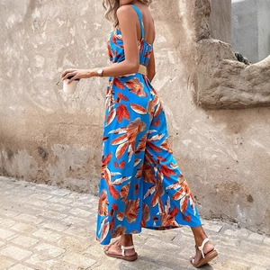 Sommer-Jumpsuit mit V-Ausschnitt, Blumenmuster in Himmelblau und Webgürtel