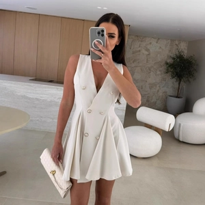 Robe blazer blanche sans manches col en V à double boutonnage avec jupe plissée pour femme