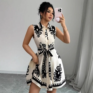 Robe chemise sans manches pour femme avec imprimé abstrait et ceinture nouée