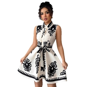 Robe chemise sans manches pour femme avec imprimé floral abstrait noir et blanc et ceinture
