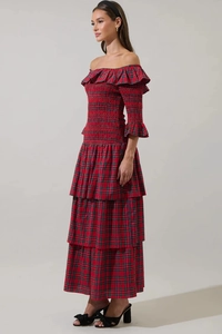 Détail de robe de Noël à carreaux avec taille élastique froncée et jupe à volants