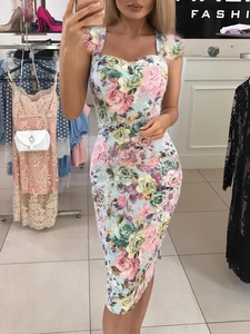 Abito midi aderente a fiori con scollo a cuore e motivi a rose vivaci