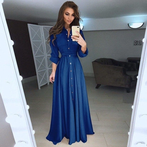 Robe longue élégante bleu marine à manches longues avec boutons et taille ceinturée