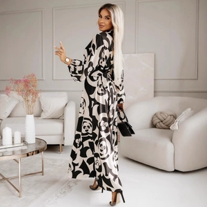 Elegant long-sleeve maxi dress with black and white floral print in satin finish