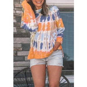 T-shirt à manches longues tie-dye pour femmes en bleu et orange avec fente latérale