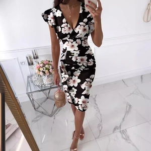 Robe à imprimé floral col en V profond avec manches à volants et taille ajustée