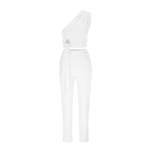 Détail du haut court blanc à une épaule avec lien à la taille et pantalon taille haute