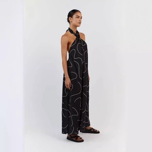 Abito lungo da donna con scollo all'americana e stampe a linee bianche su fondo nero