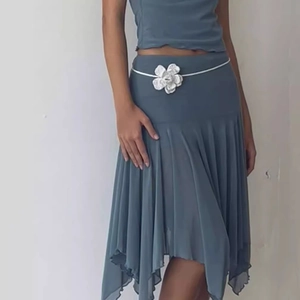 Tenue Femme Sexy en Mesh Plissé Irrégulier Crop Top Manches Longues Moulant et Jupe Midi à Ourlet Asymétrique Gris