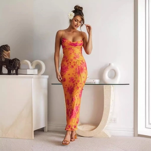 Sexy Maxikleid mit Blumendruck, Spaghettiträgern, Wasserfallausschnitt und Schnürung