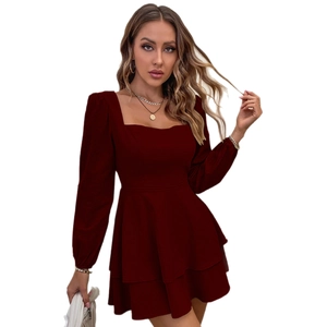 Elegant wine red tiered summer dress with a square neck and long sleeves in a slim fit