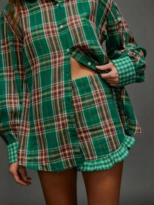 Ensemble de détente à carreaux vert et blanc avec chemise à boutons et short à volants