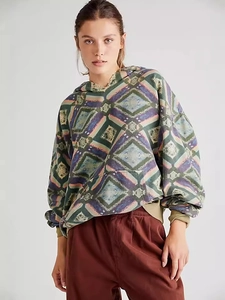 Oversized women's hoodie with bohemian geometric print and cozy kangaroo pocket