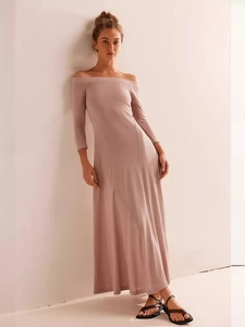 Slim fit off-shoulder long sleeve maxi dress in dusty pink stretchy knit fabric