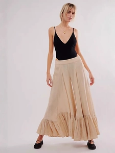 Women's sexy low-waist wide-leg flare pants with ruffles and a black V-neck top