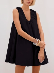 Minimalist black sleeveless V-neck pleated A-line dress for elegant commute wear