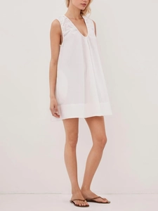 Minimalist white sleeveless V-neck A-line dress with chic pleats and casual loose fit
