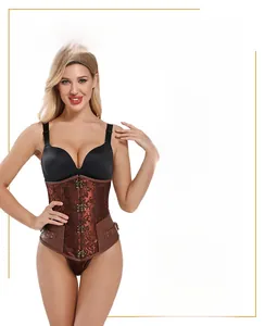 Détail du corset vintage en jacquard bronze avec boucles métalliques et fermeture busk