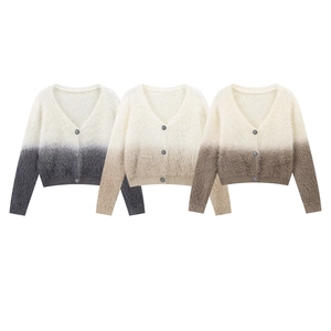Gilet en maille pelucheuse pour femme avec col en V, dégradé de couleurs et boutons devant
