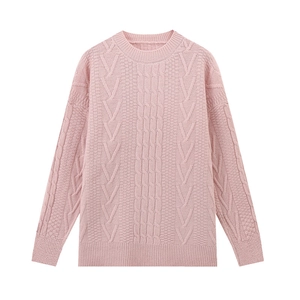 Maglione in maglia a trecce rosa con scollo a girocollo e motivo a V da donna