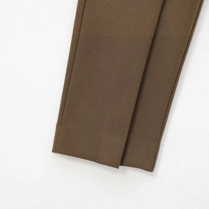 Pantaloni a palloncino marrone scuro da donna con dettagli di cucitura sull'orlo