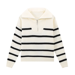 Pull rayé minimaliste pour femmes avec col polo zippé et poignets en maille côtelée