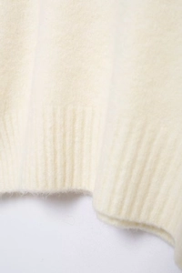 Vue macro de la maille côtelée blanc crème de haute qualité à texture douce