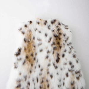 Damen Kunstfellweste mit Leopardenmuster in Weiß und Braun und flauschiger Textur