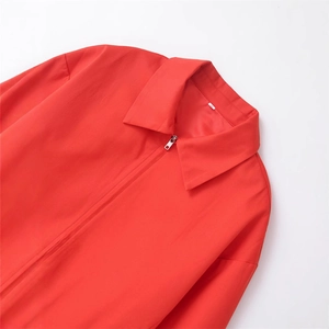 Giacca bomber da donna rosso brillante con cerniera e classico colletto a rever