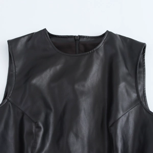 Ärmelloses schwarzes PU-Lederkleid mit schmaler Passform und rundem Halsausschnitt
