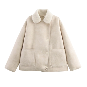 Veste en daim beige pour femme avec col en molleton et grandes poches plaquées