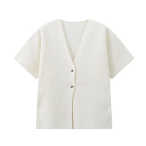 Maglia in maglia bianco crema da donna con scollo a V e bottoni in metallo argentato