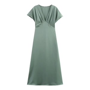Salbeigrünes Satin-Midikleid mit V-Ausschnitt, kurzen Ärmeln und Taillenfalten