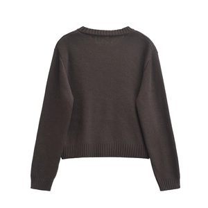 Cardigan in maglia marrone scuro con scollo rotondo classico e polsini a costine in evidenza