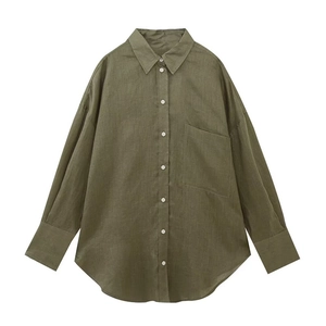 Camicia in lino a maniche lunghe con taschino e orlo curvo in verde oliva