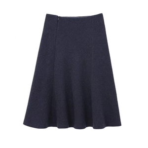 Vue détaillée de la jupe en maille bleu marine à taille haute avec fermeture éclair