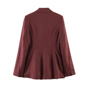 Achteraanzicht van een bordeauxrode damesblazer met een slanke pasvorm en linnen-look textuur
