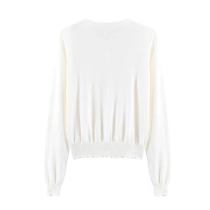 Minimalistischer weißer Strickpullover mit geripptem Saum und Bündchen in der Rückansicht