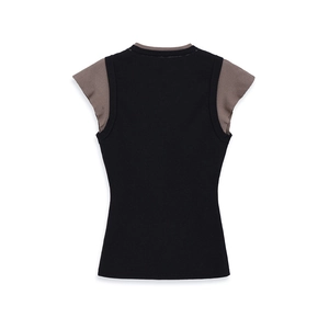 Top aderente da donna nero con maniche a volant a contrasto in colore taupe scuro