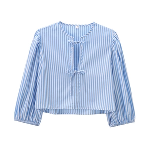 Camicetta in popeline a righe blu da donna con fiocchi sullo scollo e polsini elastici