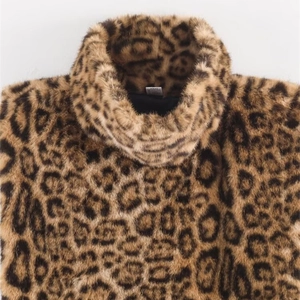 Gilet in ecopelliccia leopardata con collo alto, trama soffice e design alla moda