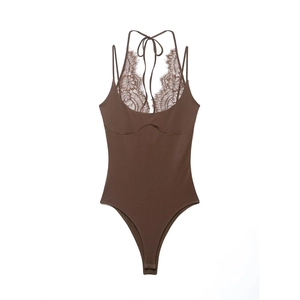 Brauner Halter-Bodysuit mit Spitzenbesatz und Rückenschnürung aus feinem Strickgewebe