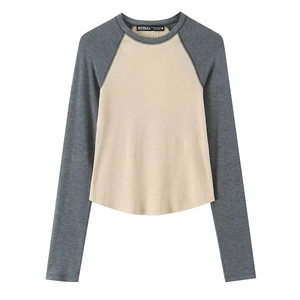 T-shirt à manches raglan tricolore avec col rond et ourlet incurvé en crème et gris
