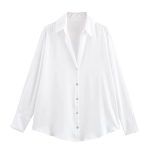 Elegante camicia in raso bianco a maniche lunghe con bottoni lucidi e finitura drappeggiata