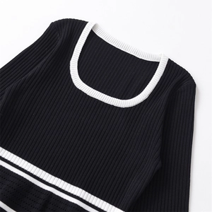 Dames geribbelde gebreide trui met vierkante hals en zwart-wit contrast detail