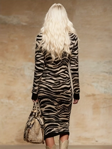 Abito in maglia aderente con stampa zebra a maniche lunghe da donna di tendenza