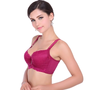Vista laterale dettagliata di un reggiseno in pizzo magenta con motivi floreali