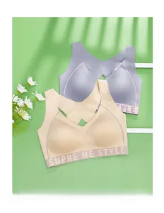 Detail of cross-back seamless sports bras with wide elastic band and letter printing
