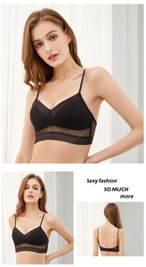 Dettaglio di reggiseno in pizzo nero con mesh a pois, spalline sottili e schiena a U