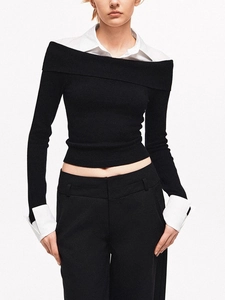 Elegante maglia nera con spalle scoperte con colletto e polsini bianchi design due pezzi